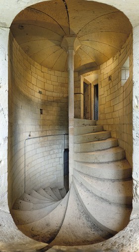 escalier-prieure-du-louroux.jpg